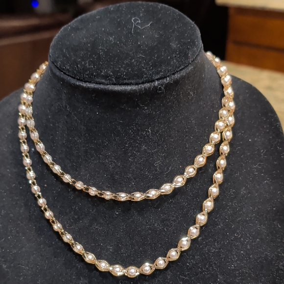 ViVI Jewelry - ViVI Gold and Cream Pearl Necklace